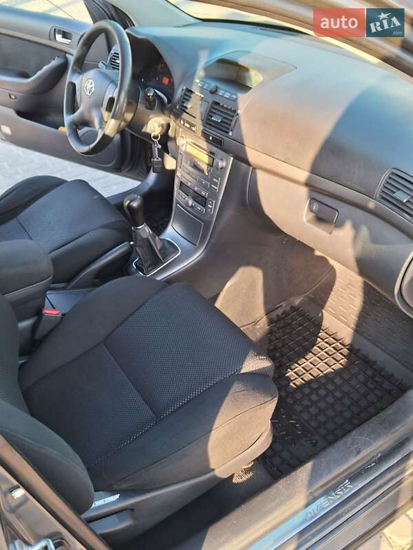 Седан Toyota Avensis 2006 в Львові