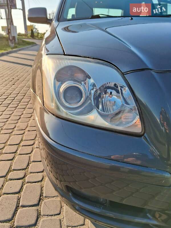 Седан Toyota Avensis 2006 в Львові