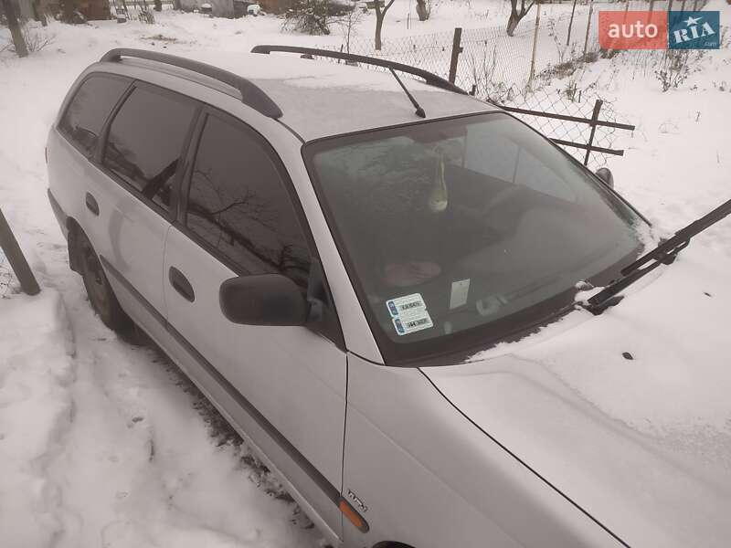 Универсал Toyota Avensis 2002 в Лановцах