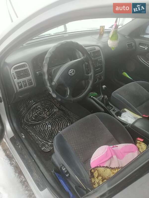 Универсал Toyota Avensis 2002 в Лановцах