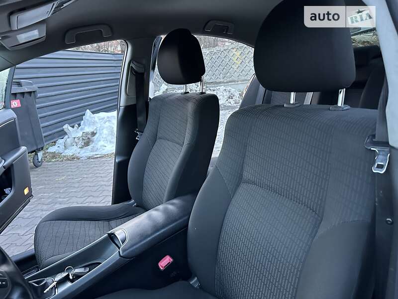 Седан Toyota Avensis 2010 в Киеве фото 15 Седан Toyota Avensis 2010 в Киеве