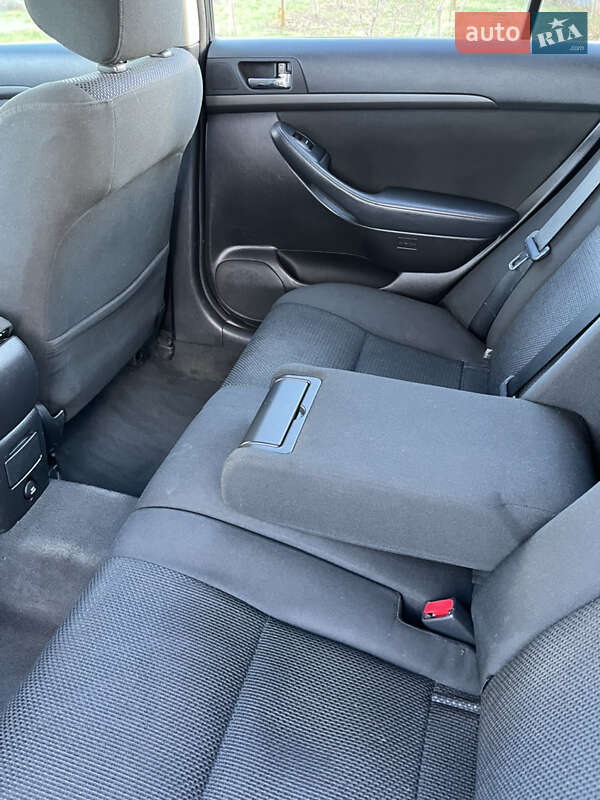 Универсал Toyota Avensis 2004 в Киеве