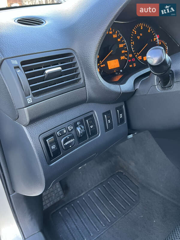 Универсал Toyota Avensis 2004 в Киеве