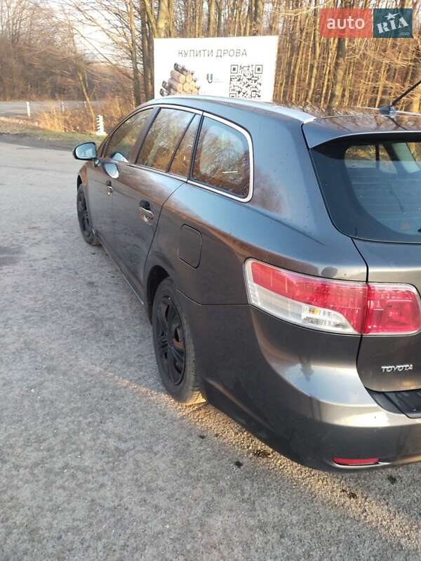 Хэтчбек Toyota Avensis 2011 в Виннице