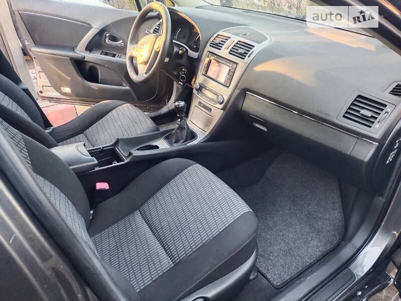 Хэтчбек Toyota Avensis 2011 в Виннице