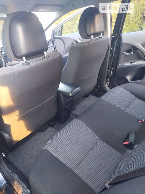 Хэтчбек Toyota Avensis 2011 в Виннице