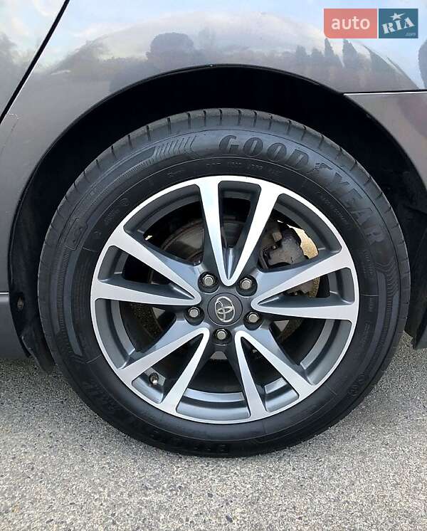 Універсал Toyota Avensis 2015 в Дніпрі