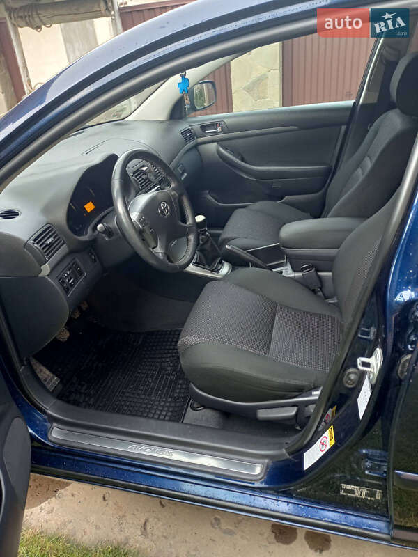Універсал Toyota Avensis 2006 в Івано-Франківську