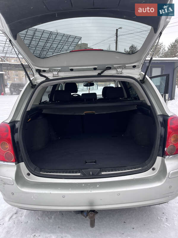 Универсал Toyota Avensis 2004 в Луцке