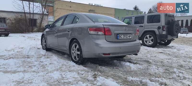Седан Toyota Avensis 2011 в Львові