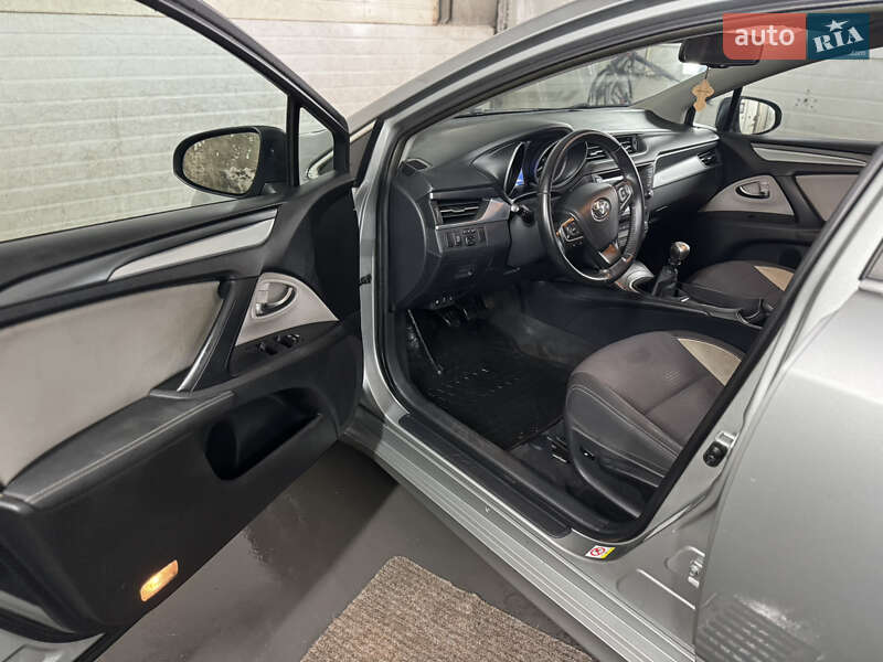 Универсал Toyota Avensis 2016 в Виннице