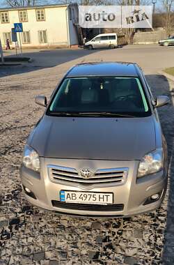 Седан Toyota Avensis 2006 в Сарнах