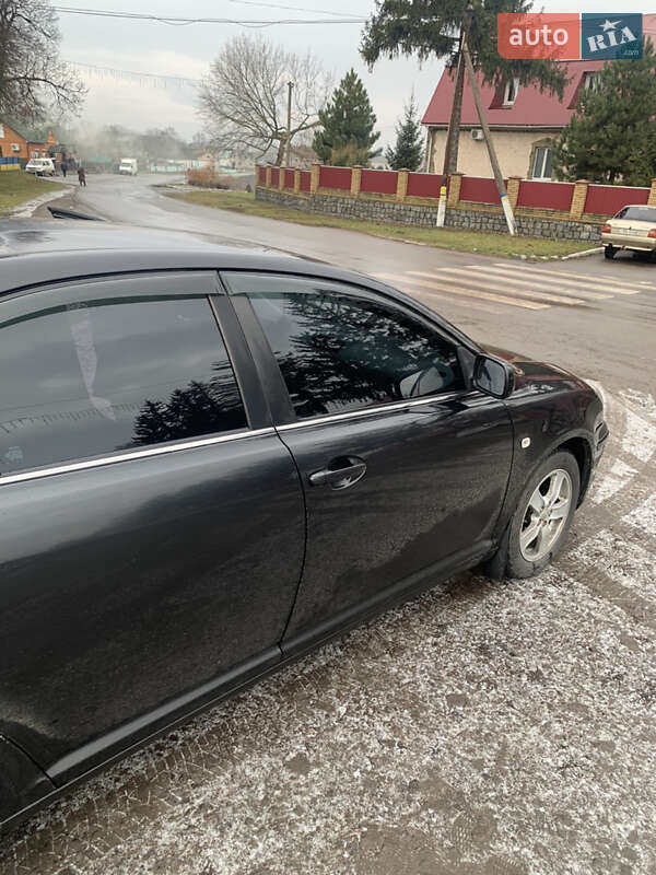 Седан Toyota Avensis 2005 в Умани