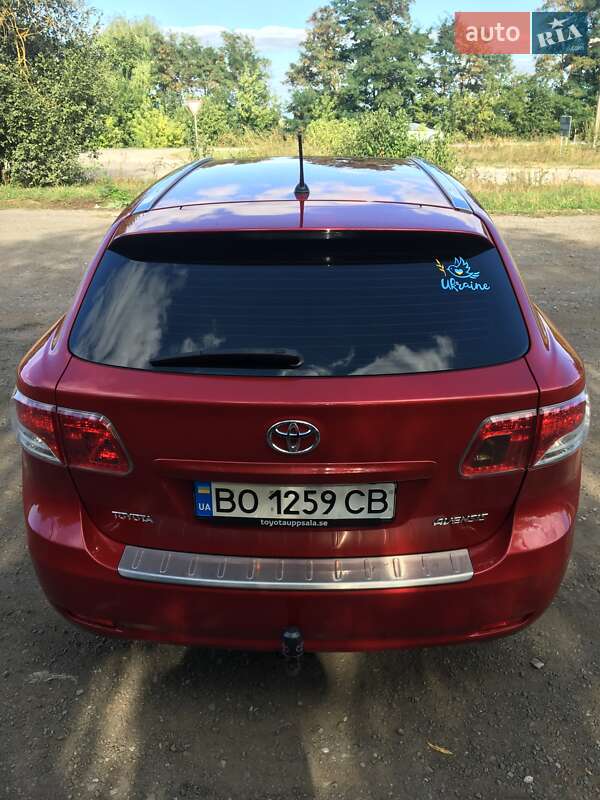 Универсал Toyota Avensis 2010 в Зборове