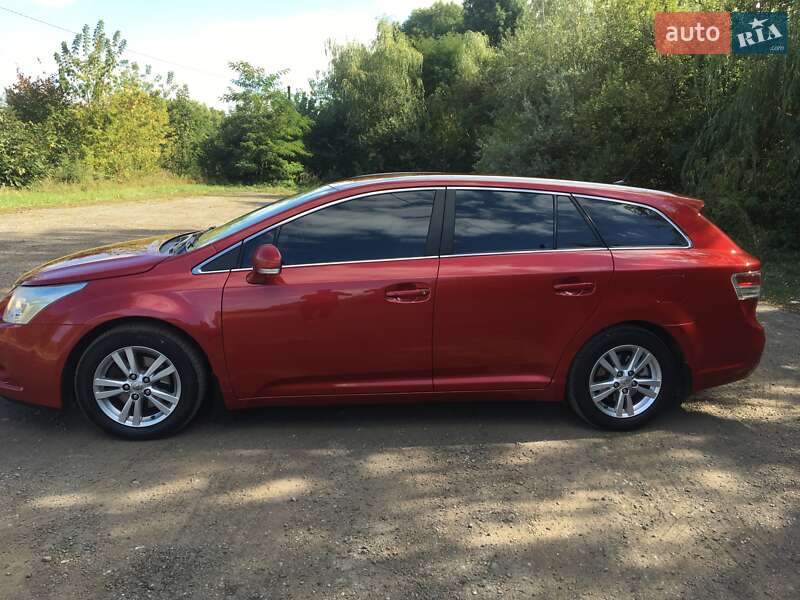 Универсал Toyota Avensis 2010 в Зборове