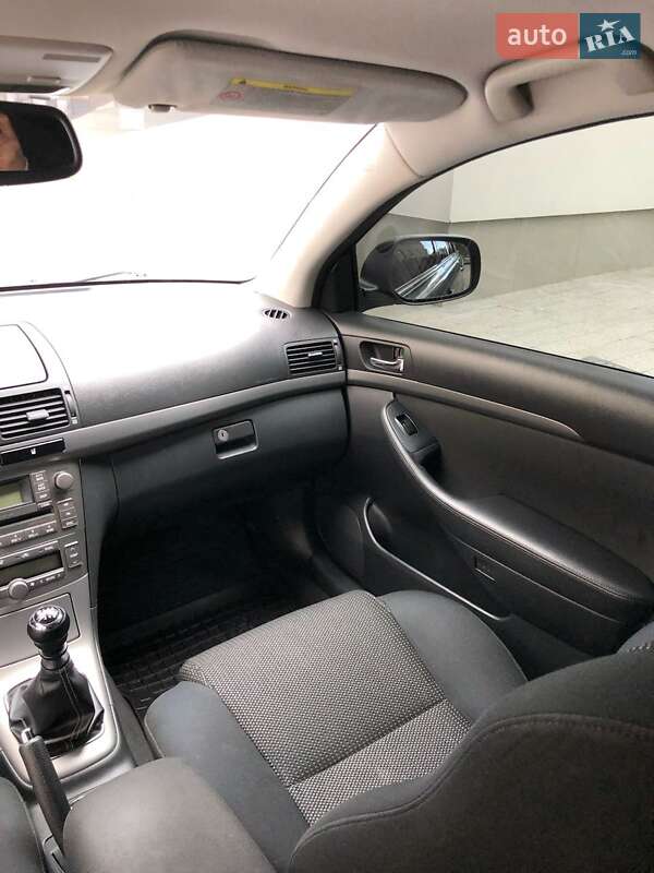 Універсал Toyota Avensis 2006 в Львові