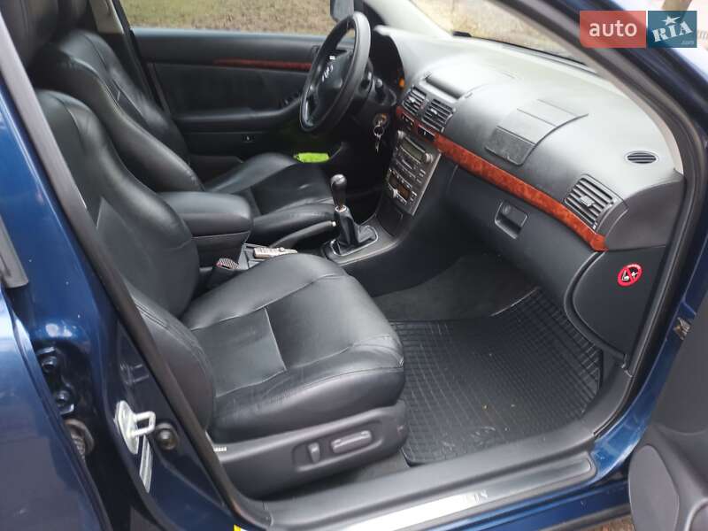 Універсал Toyota Avensis 2003 в Рівному