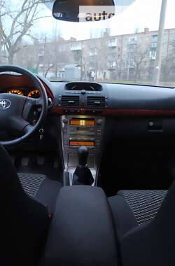 Седан Toyota Avensis 2006 в Миколаєві