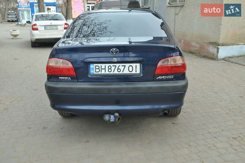 Седан Toyota Avensis 2001 в Одессе