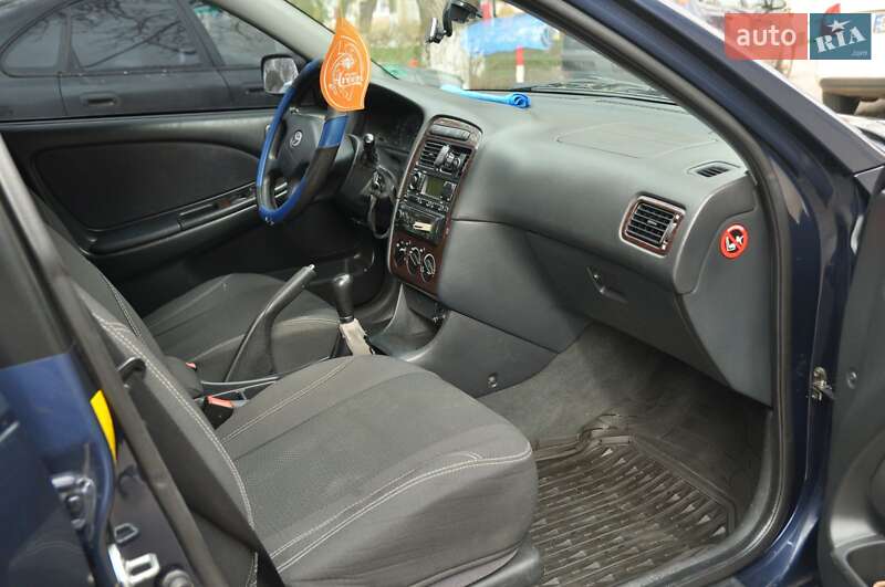 Седан Toyota Avensis 2001 в Одессе