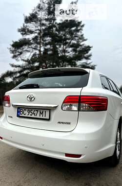 Универсал Toyota Avensis 2013 в Новояворовске