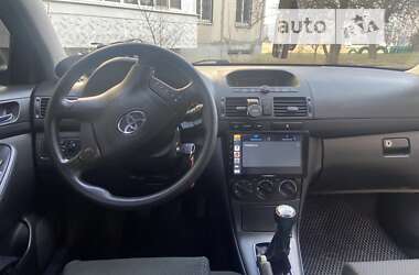 Седан Toyota Avensis 2003 в Павлограде