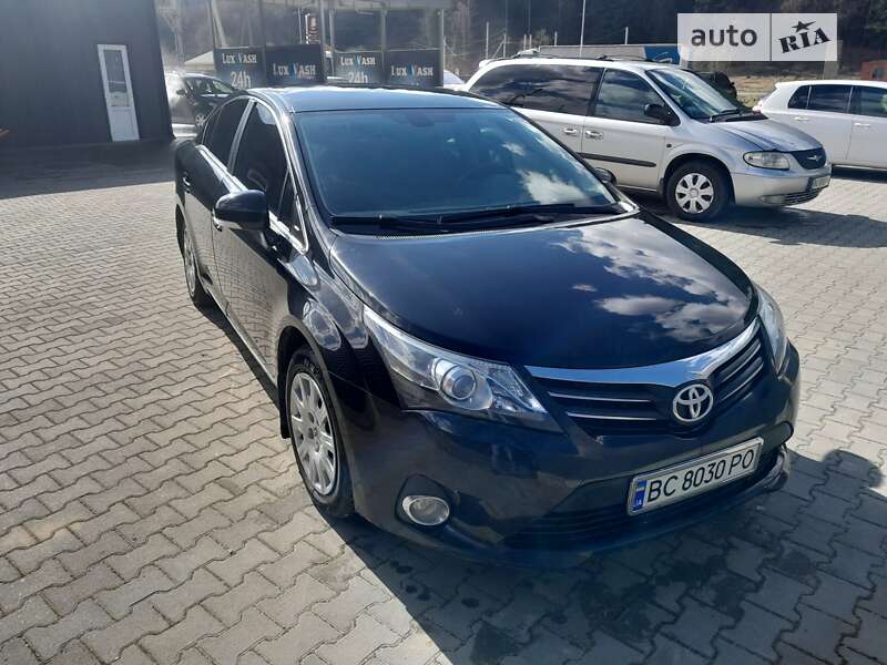 Седан Toyota Avensis 2013 в Дрогобыче