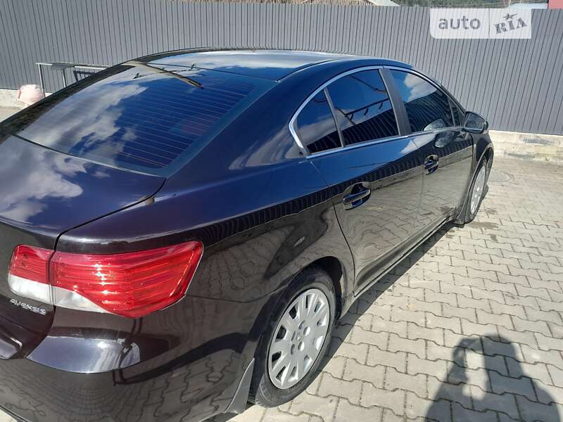Седан Toyota Avensis 2013 в Дрогобыче