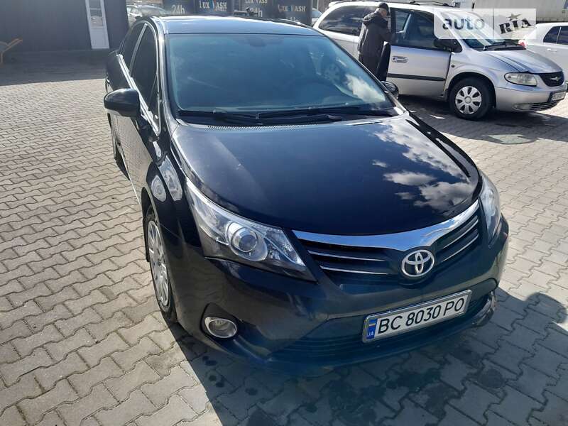 Седан Toyota Avensis 2013 в Дрогобыче