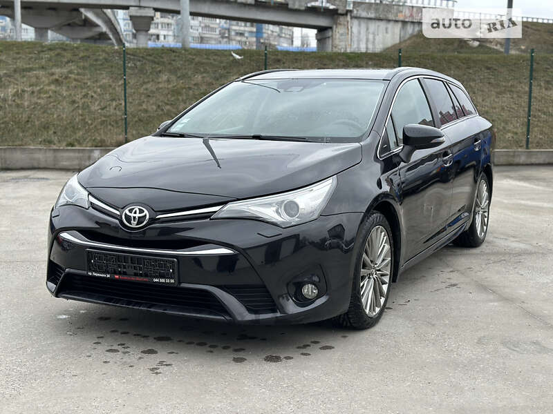 Универсал Toyota Avensis 2016 в Киеве