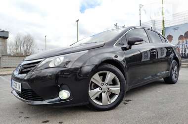 Седан Toyota Avensis 2015 в Киеве