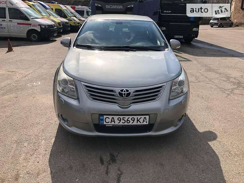 Седан Toyota Avensis 2011 в Умані