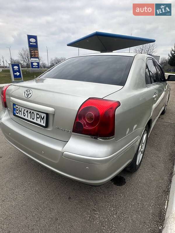 Седан Toyota Avensis 2003 в Кодыме