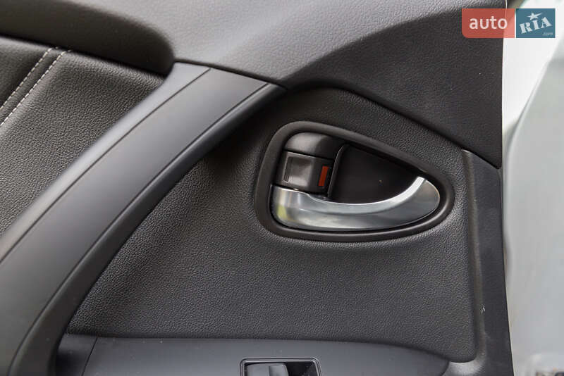 Седан Toyota Avensis 2015 в Дрогобыче