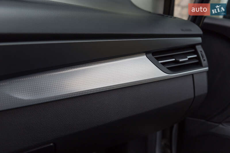 Седан Toyota Avensis 2015 в Дрогобыче