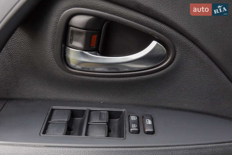 Седан Toyota Avensis 2015 в Дрогобыче