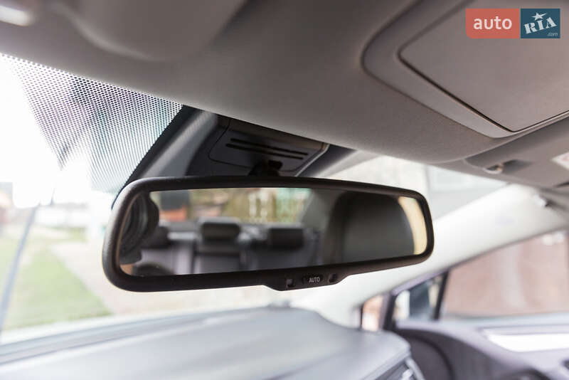 Седан Toyota Avensis 2015 в Дрогобыче