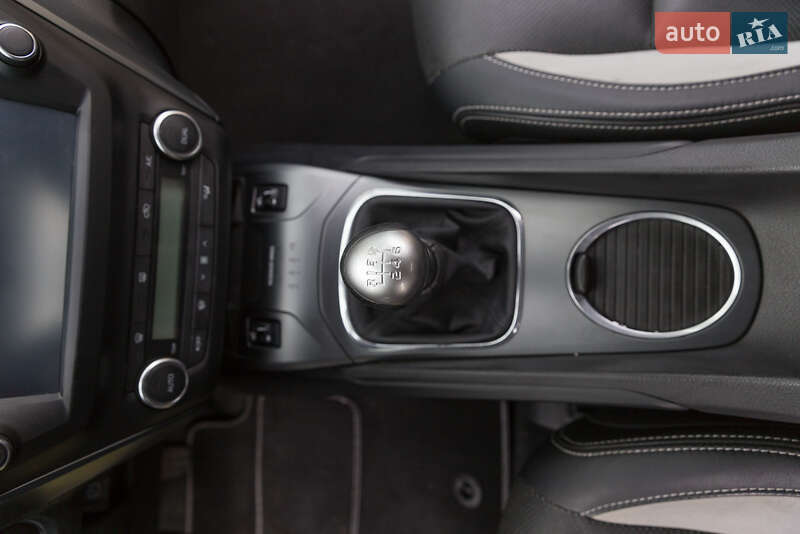 Седан Toyota Avensis 2015 в Дрогобыче