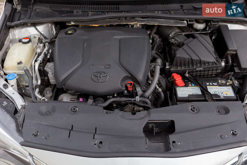 Седан Toyota Avensis 2015 в Дрогобыче