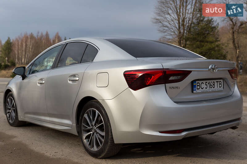 Седан Toyota Avensis 2015 в Дрогобыче