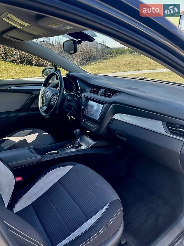 Седан Toyota Avensis 2016 в Днепре