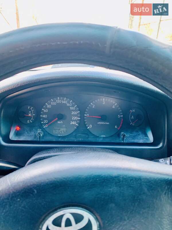 Универсал Toyota Avensis 2001 в Днепре