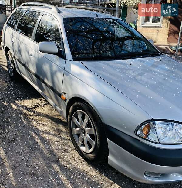 Универсал Toyota Avensis 2001 в Днепре