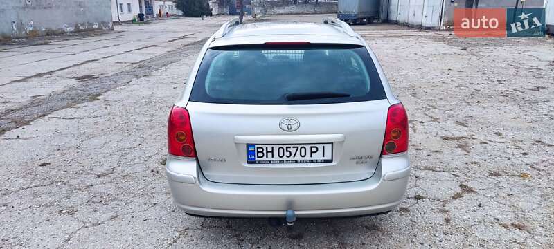Універсал Toyota Avensis 2004 в Болграді