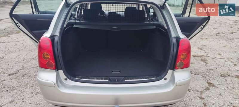 Універсал Toyota Avensis 2004 в Болграді
