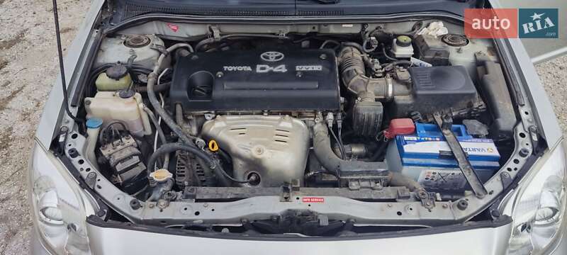 Універсал Toyota Avensis 2004 в Болграді