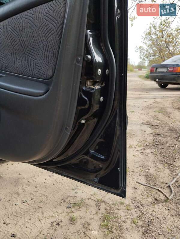 Універсал Toyota Avensis 1999 в Одесі