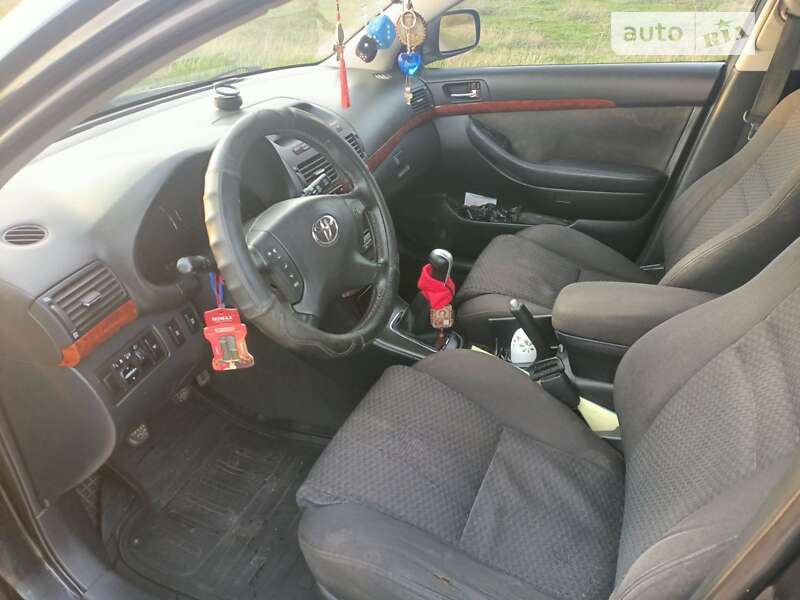 Универсал Toyota Avensis 2004 в Белой Церкви