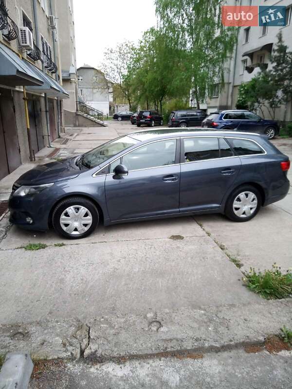 Универсал Toyota Avensis 2014 в Ивано-Франковске