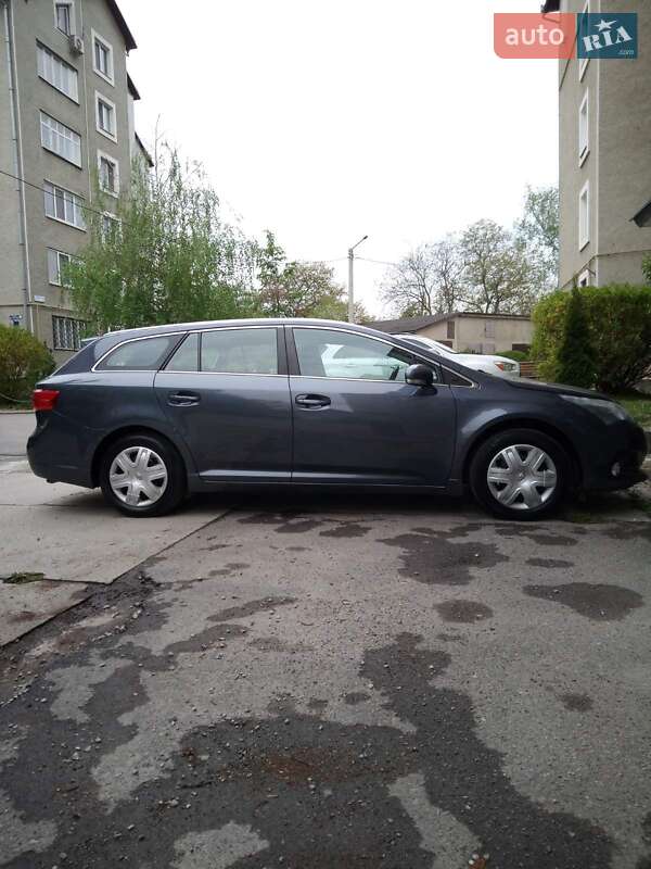 Универсал Toyota Avensis 2014 в Ивано-Франковске